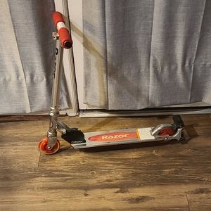 Razor scooter